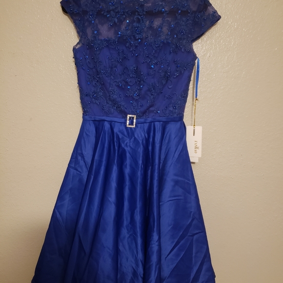 Dresses - Picture 4 of 8